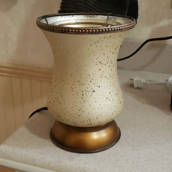 Scentsy tulip warmer